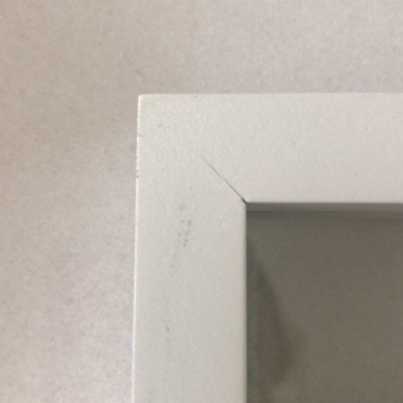 White floating frame - Picture 4 of 6